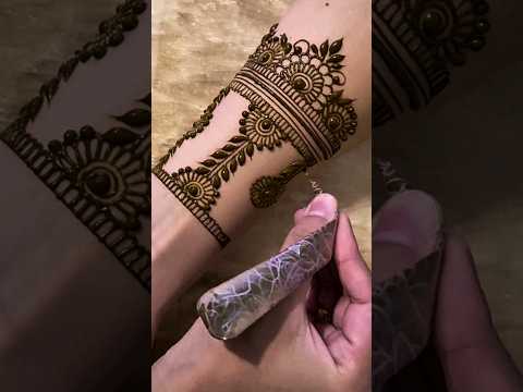 Bridal henna design for bride 👰‍♀ #mehndi #henna #mehndidesign