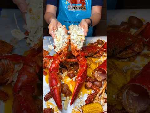 ASMR cracking this giant lobster #youtubeshorts #lobsterlove #lobster #seafooddishes