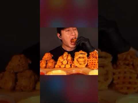 Zach Choi Eating Chicken