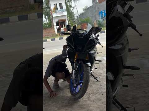 Kuchh samjh hi nhi a rha hai 🤣 Yamaha r15 v4 #shorts #shortsvideo