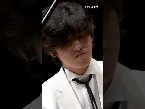 Now on #StagePlus: Yuncham Lim's recital from the Seoul Arts Center. 📺  Tune in!