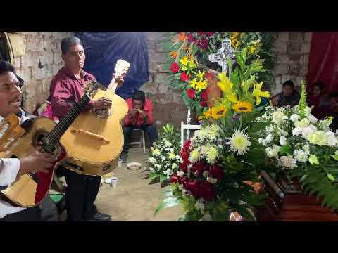 En el velorio de José el amigo hno , cantando Trío jesucristo es la fe y esperanza de Enrique