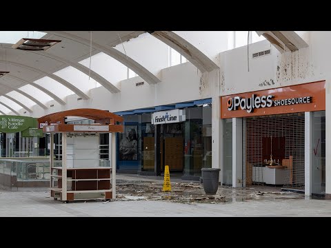 Exploring an Abandoned Mall during Snowstorm - Decaying with Power Still On