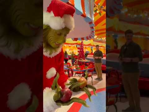 Onions for The Grinch 🎄 #the grinch #thegrinchwhostolechristmas #grinchmas #universalstudios