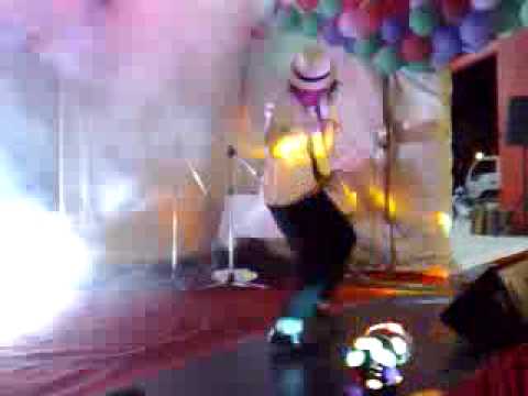 Michael Jackson Impersonator doing smooth criminal