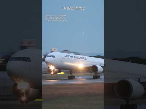 JAL B767 and E190 | Parallel runway takeoff and landing timing | Osaka ITAMI Airport