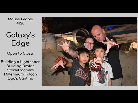 Star Wars Galaxy's Edge | lightsaber building | droid building | Oga's Cantina | Stormtroopers #125