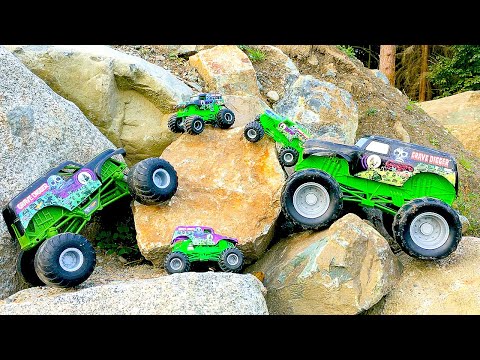 MONSTER JAM | GRAVE DIGGERS | SUPER STUNT RAMP RAMPAGE | HOT WHEELS MONSTER TRUCKS | CRASH N SMASH