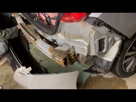 “remove” REAR BUMPER honda fit (plastic outer bumper, metal inner)