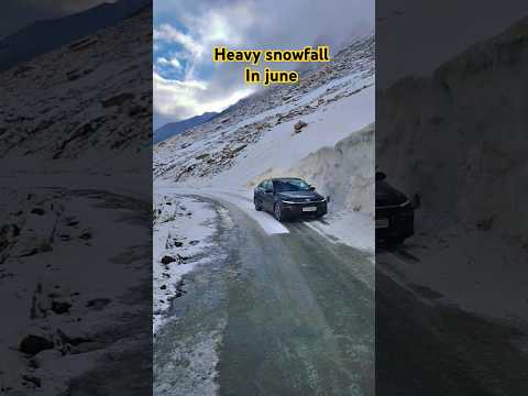 heavy snowfall at changla pass ladakh #changlapass #shortsviral #shorts