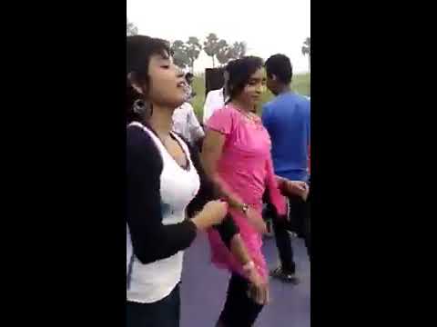 sexy dance by girl at outside lndia