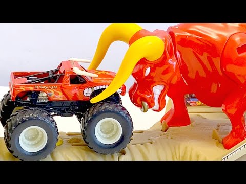 MONSTER JAM | EL TORO LOCO | BULL FIGHT | GRAVE DIGGER | HOT WHEELS MONSTER TRUCKS | MAX-D