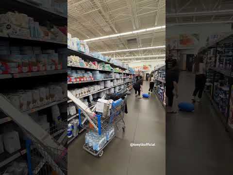 Prank backfires at Walmart 🤯 😂 #hoodcomedy #funnyclip #comedy #funny #walmart