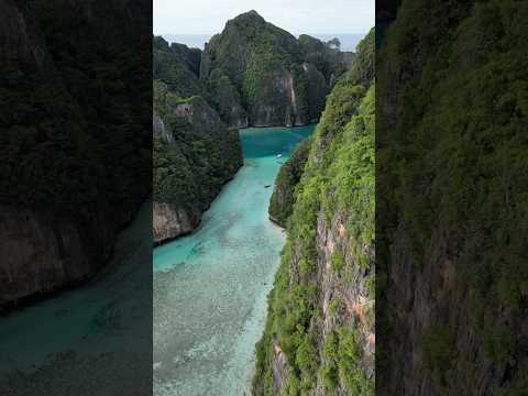 Pileh Lagoon at 6:30am in the morning 😍 #thailandtravel #travelshorts #phiphiislands