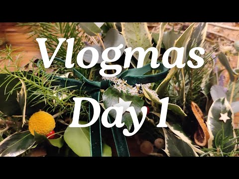 VLOGMAS DAY 1 Decorating the tree and decorations declutter