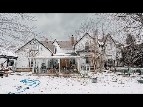 Gorgeous 1860s Farmhouse ABANDONED In The Woods! Packed Full With Multiple Cars Left Behind!