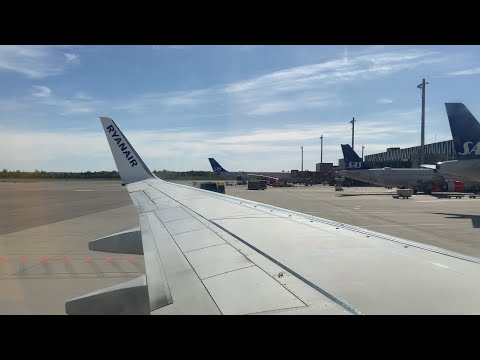 Flying from Oslo to London 🇳🇴🇬🇧| travel vlog #ryanair #london #airport #airplane #travel