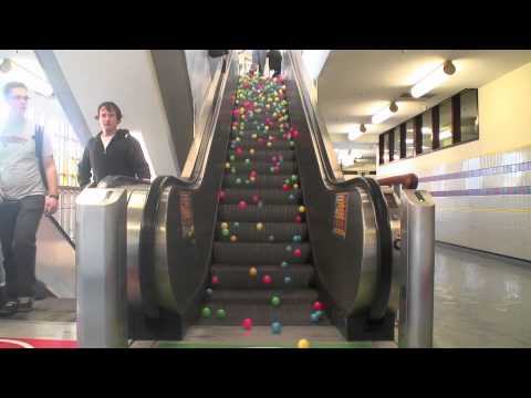 Balls on escalator