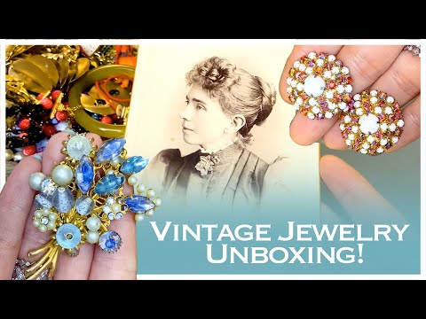 Vintage Jewelry Unboxing - finding treasure in boxes from my local antique store again! ❤️❤️❤️