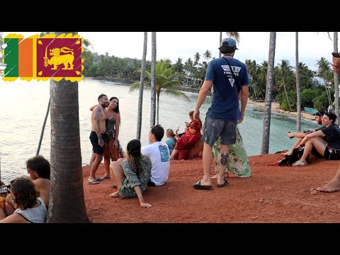 The REALITY of Coconut Tree Hill in Mirissa. Too touristy? 🇱🇰