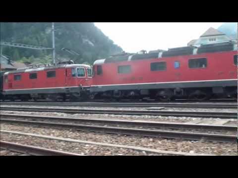 Gare de Göschenen - 25/08/2011 "Re 10/10 avec un InterRegio"