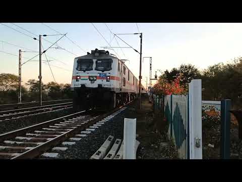 14115 PRAYAGRAJ EXPRESS CLASHING SORAI AT A SPEED OF 130KMP/H