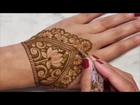 Try this Gorgeous Intricate Henna design for Weddings