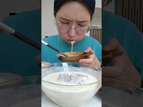 여름엔 콩국수죠! 닭강정+겉절이까지 #shorts #여수언니 #여수언니정혜영 #mukbang #먹방 #콩국수