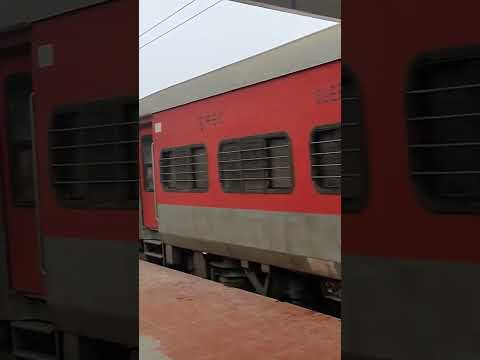 Clone Express depart from Etawah Junction #indianrailways #etawahjunction #expresstrain #train