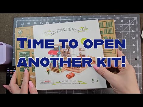 Rolife Simon's Coffee House: Unboxing our newest miniature kit!