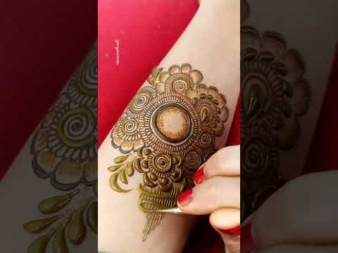 Watch full video here👉🏻 @aaruMehndi #gulfmehandidesigns #hennadesigns #backhandmehndi #shortvideo