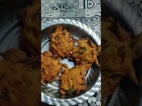 Besan pyaz ke kurkure pakore ,bahut hi tasty bne hain#food #mama ki receipe#deliciousfood @everyone