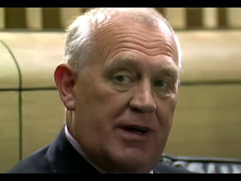 A Killing on the Exchange - episode 4 - starring Joss Ackland, John Duttine, Siân Phillips(1987)