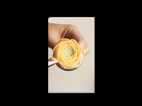 How to Pipe a Buttercream Ranunculus