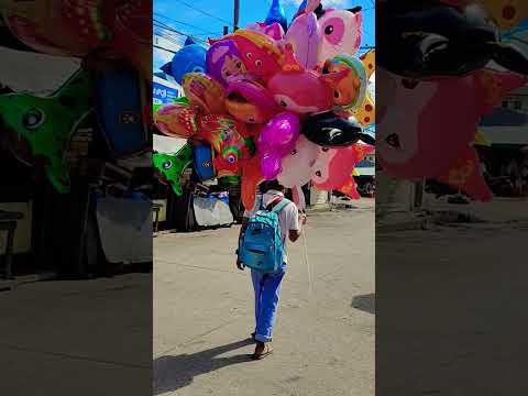 Hardworking Balloon Vendor On His Senior Life! 🎈🇵🇭#balloons #hardwork #lobo #balloon #akoaymaylobo