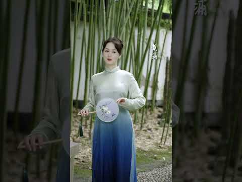 林宝原唱沪语歌曲《上海谣》
作词：李振东   作曲：侯小声
演唱：林宝       音乐监制：芮文斌
林宝造型：浙江石尚造型团队
造型指导：石尚
妆造：鲍丹娜鸣谢林宝服装合作品牌：生活在左