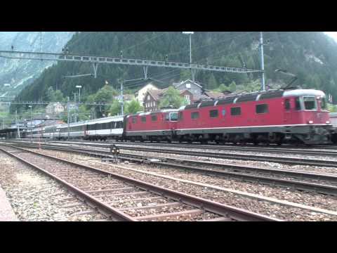 SBB Re 10/10 avec un InterRegio à Göschenen