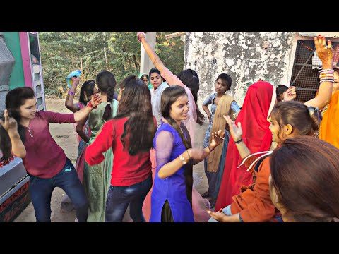 Pilo_lugdo_English_Thumko//Rajasthani Wedding Dance #DjNarendraRemix