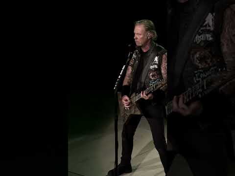 Crowd didn’t let James Hetfield sing “Master Of Puppets” #shorts  #Metallica #rock90s