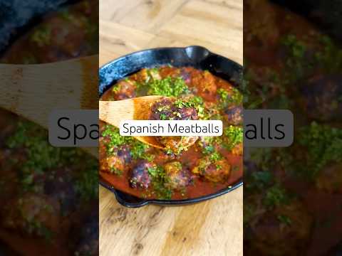 Spanish Meatballs make the perfect appetizer! #meatballs #meatballrecipe