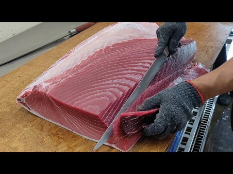 Amazing Giant bluefin tuna cutting Master , Sashimi/580磅!巨大黑鮪魚切割秀,終極A5和牛美味金三角生魚片-Taiwan Street Food