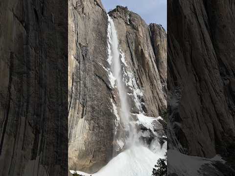 Hiking Yosemite Falls after record snowfall 2023