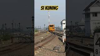 Kereta Pencok Stasiun Cikampek #keretaapi #shortsbeta