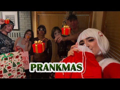 GIVING THE FAMILY BAD CHRISTMAS GIFTS PRANK*