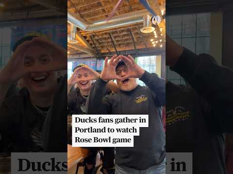 Ducks fans gather to watch Rose Bowl game at Birdie Time Pub in Portland