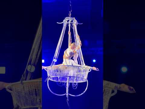 Breathtaking Chandelier Split! ✨💃 Stunning Aerial Performance!