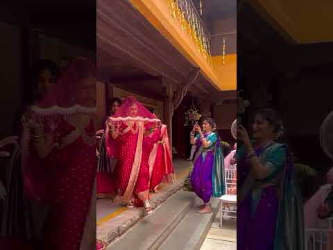 "Cinematic Maharashtrian Wedding: Love, Laughter, and Traditions 📽️" ❤️"#bride  #nauvari#shorts