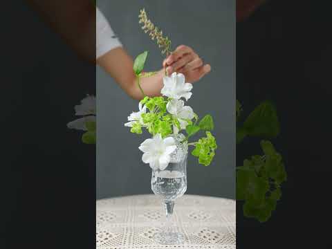 Simple cups make beautiful flower arrangements!#floraldesign  #flowerarrangement  #homedecoration