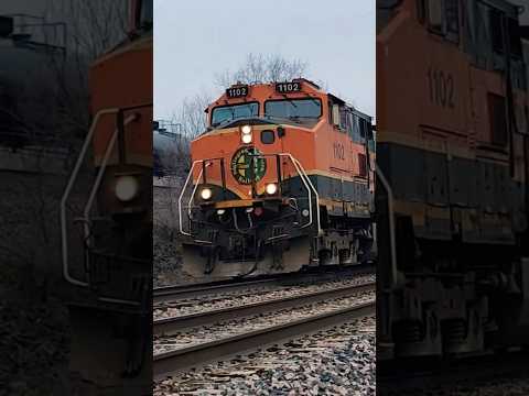 Z TRAIN WITH H1 LEADER MEETS MANIFEST! #railroad #bnsfrailroad #bnsfrailway