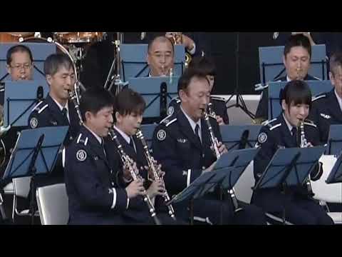 ブルーインパルス（青い衝撃）　演奏：航空中央音楽隊